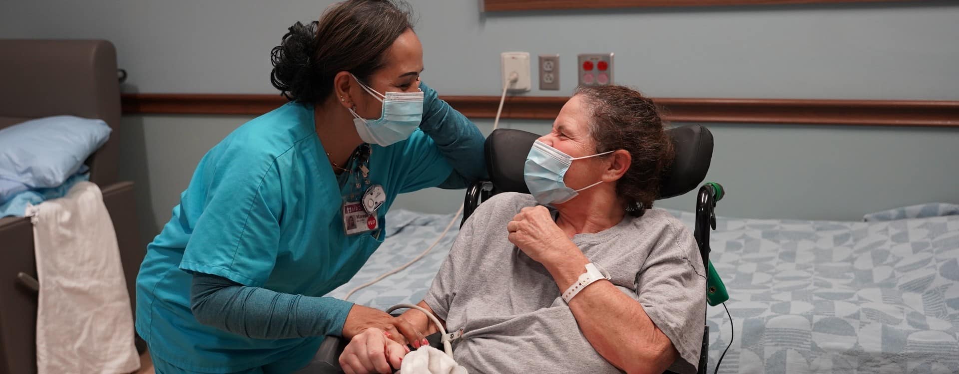 Former ER nurse becomes patient, bonds with nurse aide