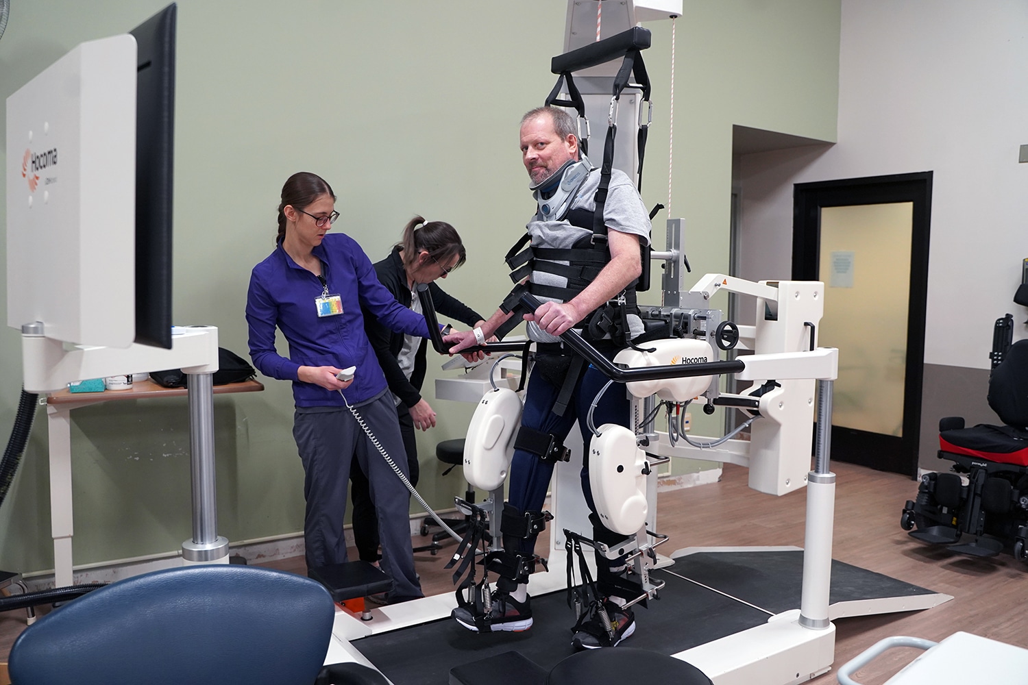 Hard work and humor help spinal cord injury survivor make remarkable recovery