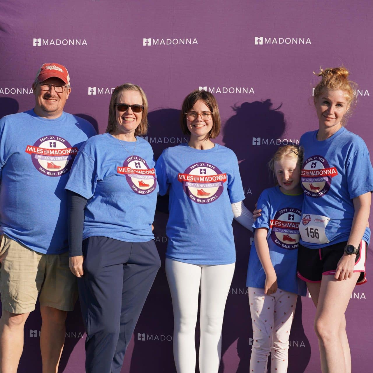 2025 Goal Award winner and race captain, Grace Pauley poses for a picture with her family