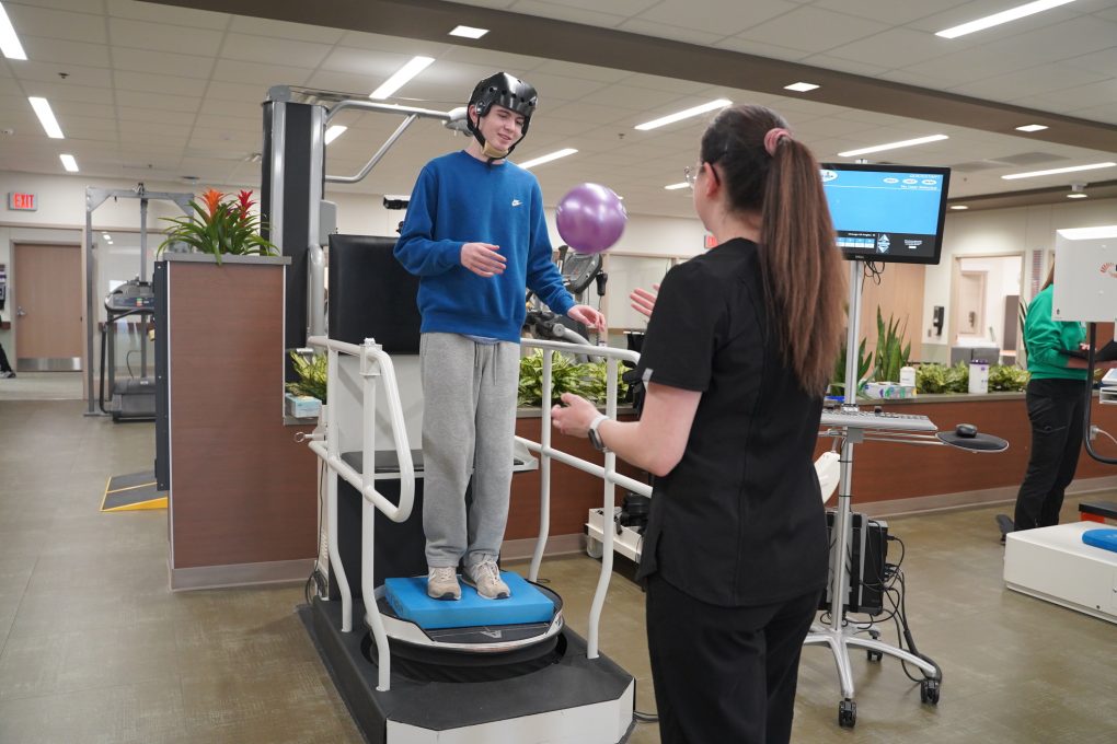 Omaha teen athlete leans on training and teamwork in brain injury recovery